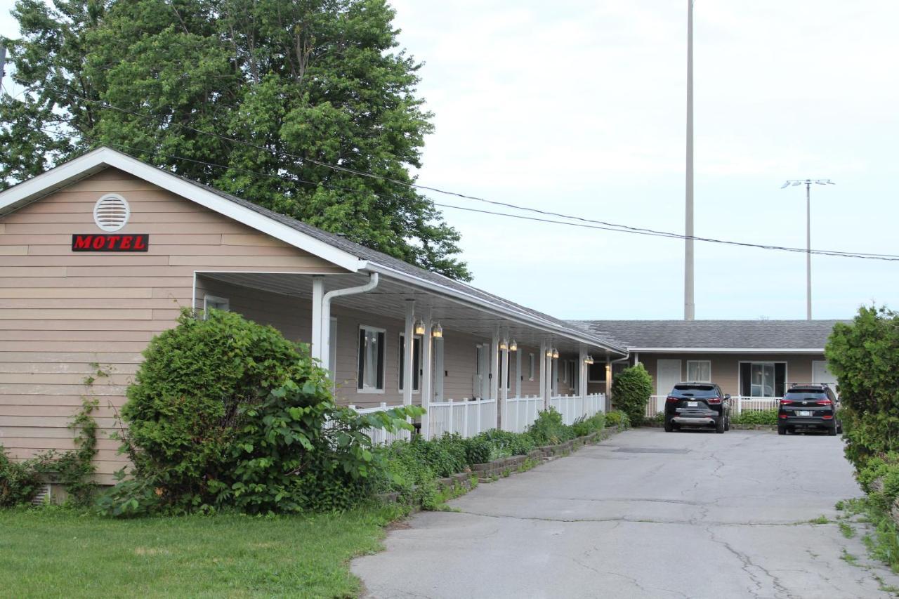 Le Marigot Hotel Vaudreuil-Dorion Eksteriør billede